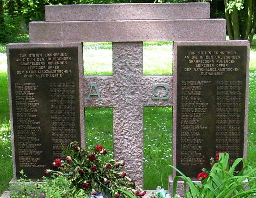 Picture of memorial at Ostfriedhof 2