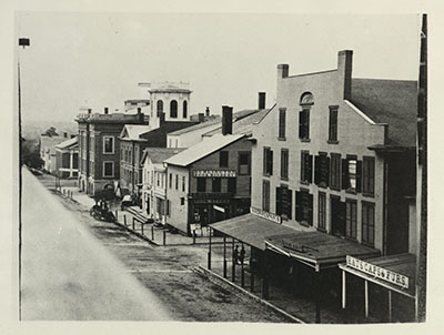 circa 1862 Leunig's Block, Federal commercial building with irregular fenestration
