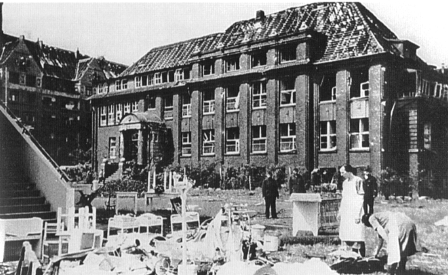 picture of bombed building in 1943
