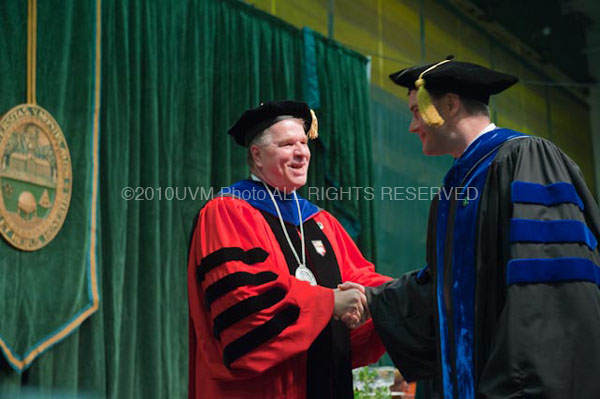 20101218_DecGrad-197