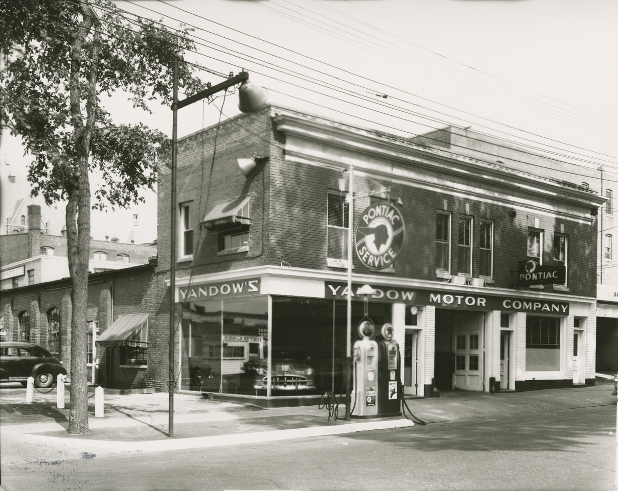 1950 photo of Yandow Motor Company