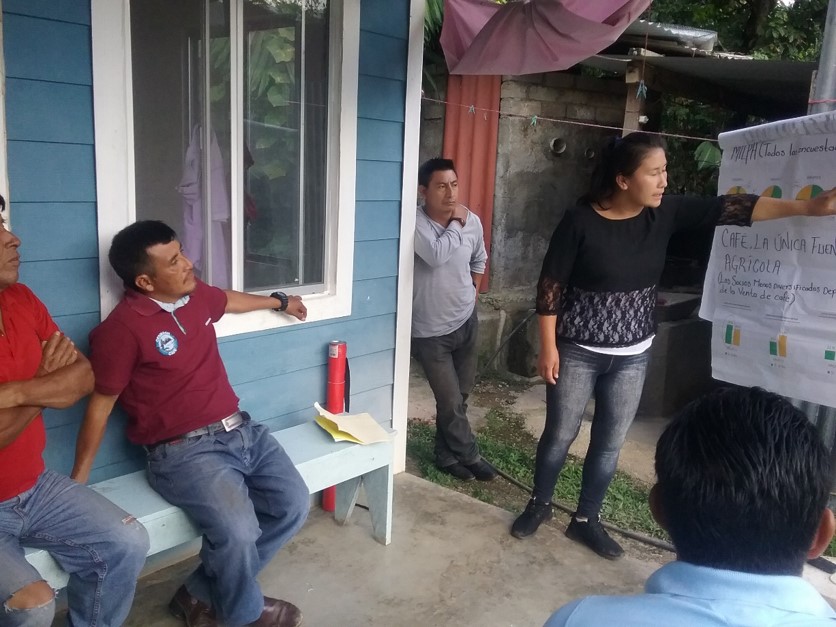Community facilitators Inés and Caralampio sharing findings from a survey in Puerto Rico, Chiapas, Mexico (2018). Photo: Alejandra Guzmán Luna
