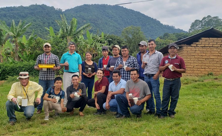 Group of people who attended the workshop in beekeeping in the 2nd International Exchange Mexico-Nicaragua (2019). Vista Alegre, Chiapas, Mexico