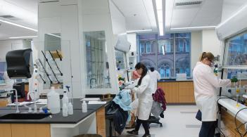 Group of student working in a chemistry lab