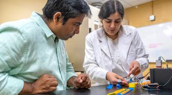 CEMS faculty member and graduate student collaborate on research