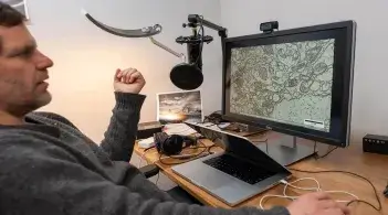 Davi Bock sitting in front of a computer screen