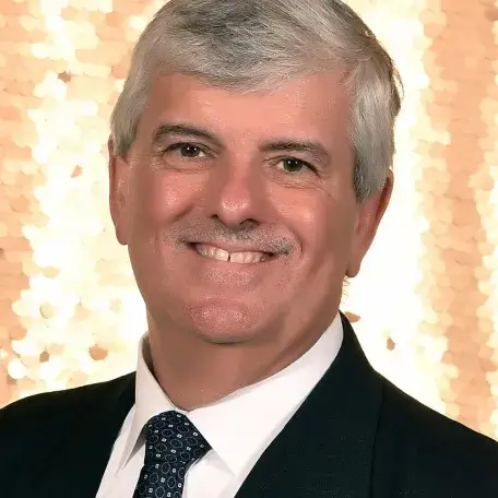 headshot of Roy Desrochers