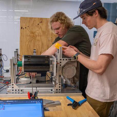 ME students at work on their capstone project