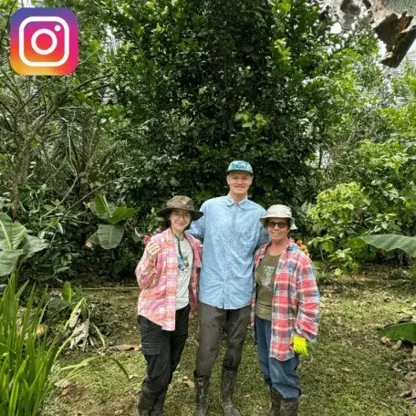 Students pose in costa rica