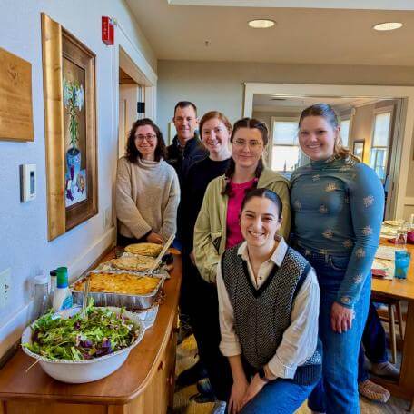 6 people from the Stumpff lab cooked dinner for cancer patients at Hope Lodge.
