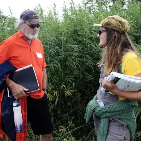 2 people in front of a hemp field