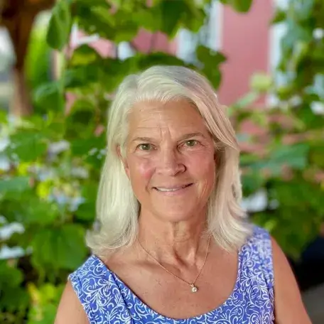 Andrea Van Hoven