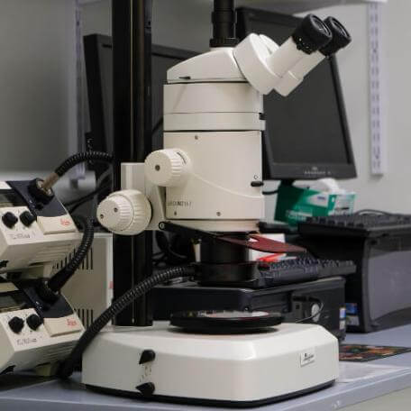 instrument that looks like a large microscope