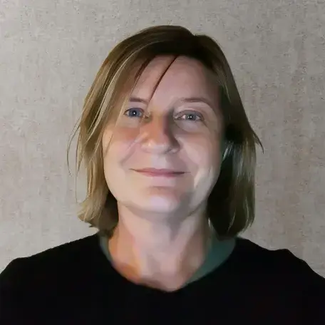 Sandi Dincki headshot