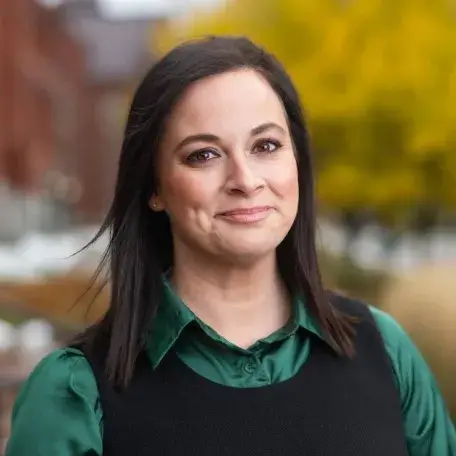headshot of Lauren Griswold