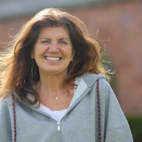 Jen Savas  Headshot