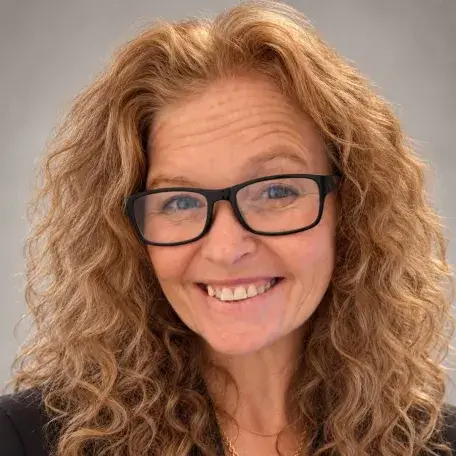 A photo of Gillian Homsted smiling