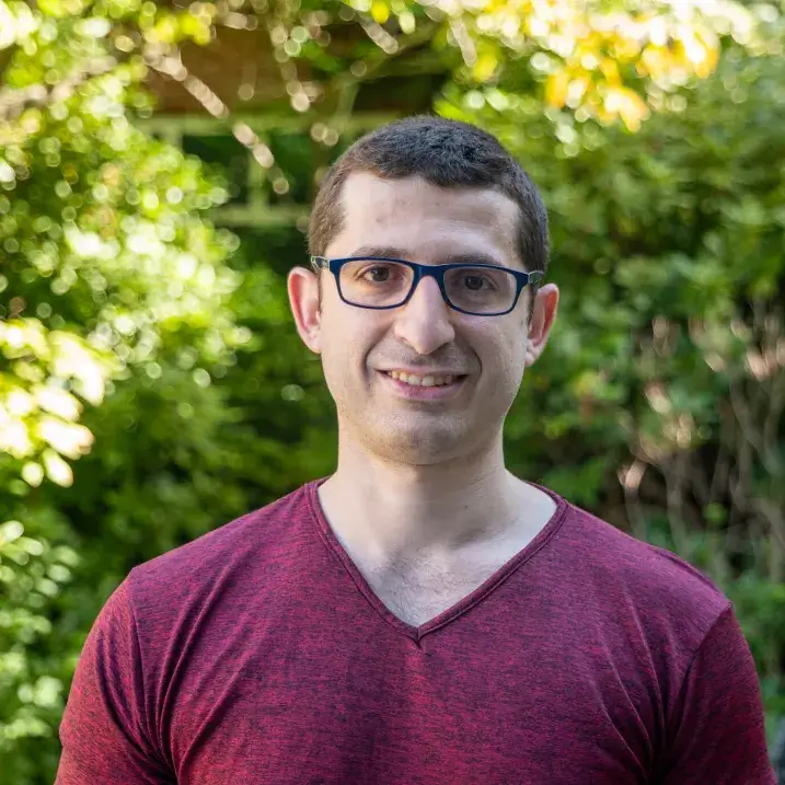 Ihsan Akili headshot