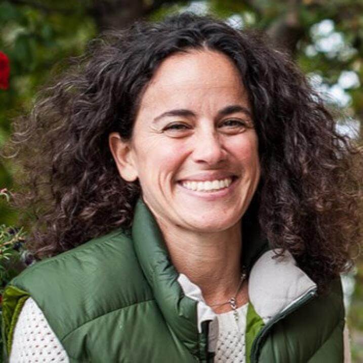 A headshot of Elena Bennett