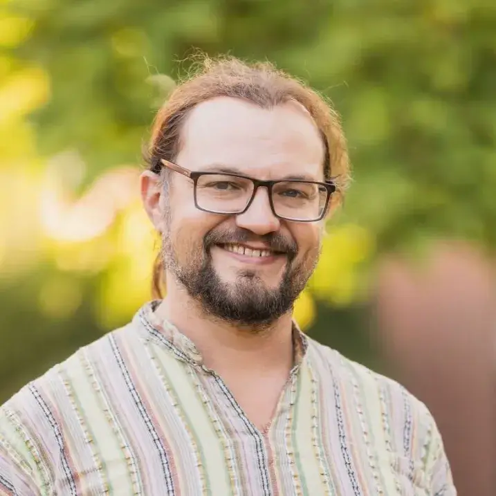 Headshot of Josh Taylor