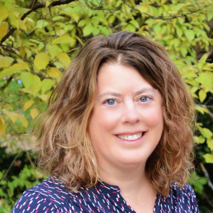 Headshot of Lynda