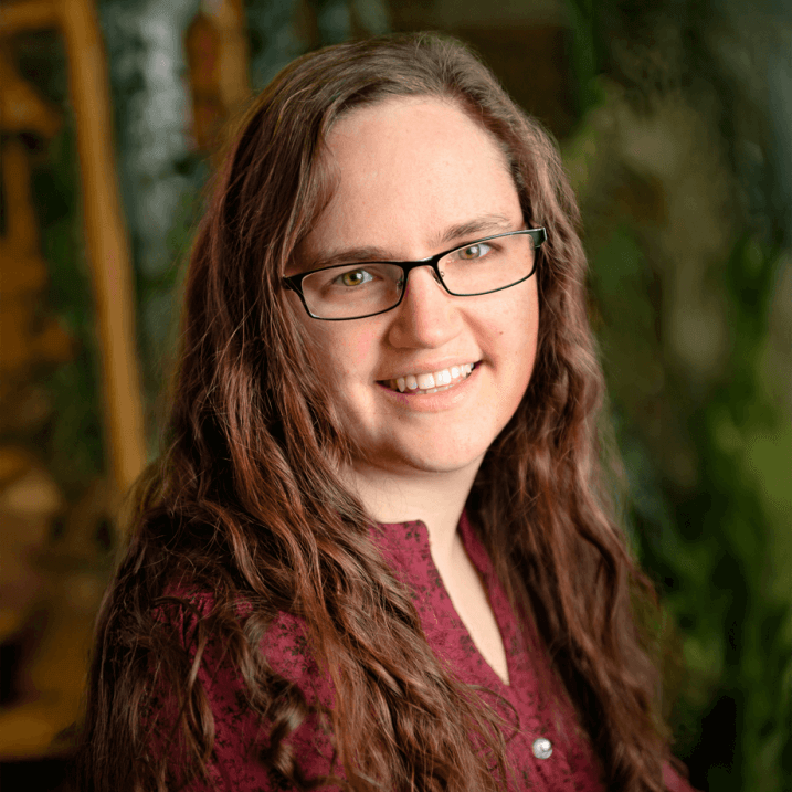 Anna Royar headshot