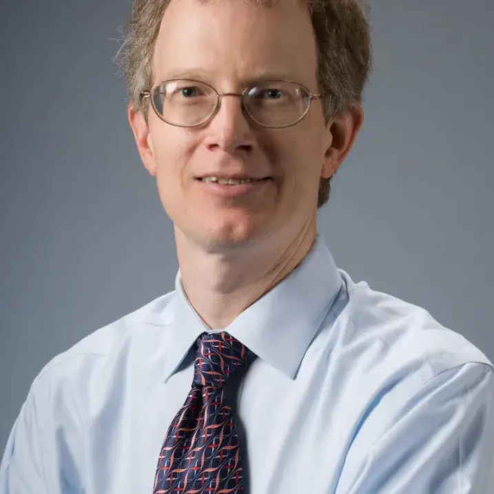 A person wearing a shirt and tie 
