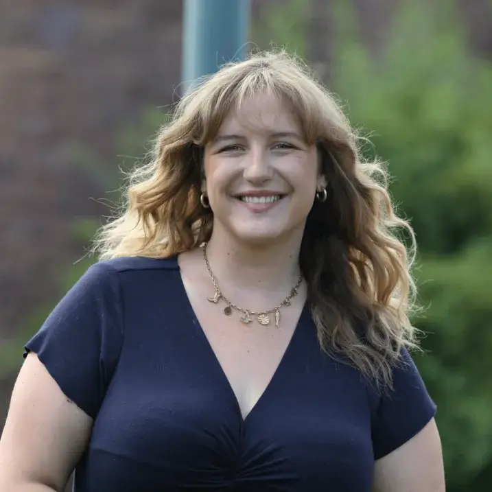 Julia Kline Headshot