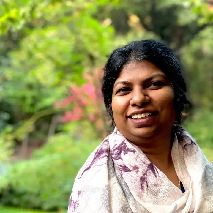 Headshot of Srivi in front of garden