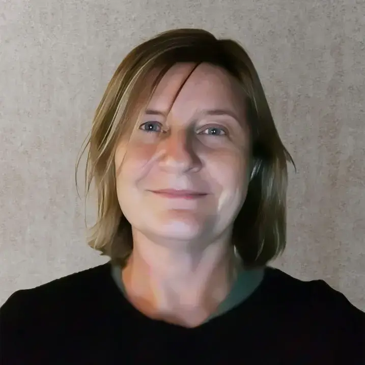 Sandi Dincki headshot