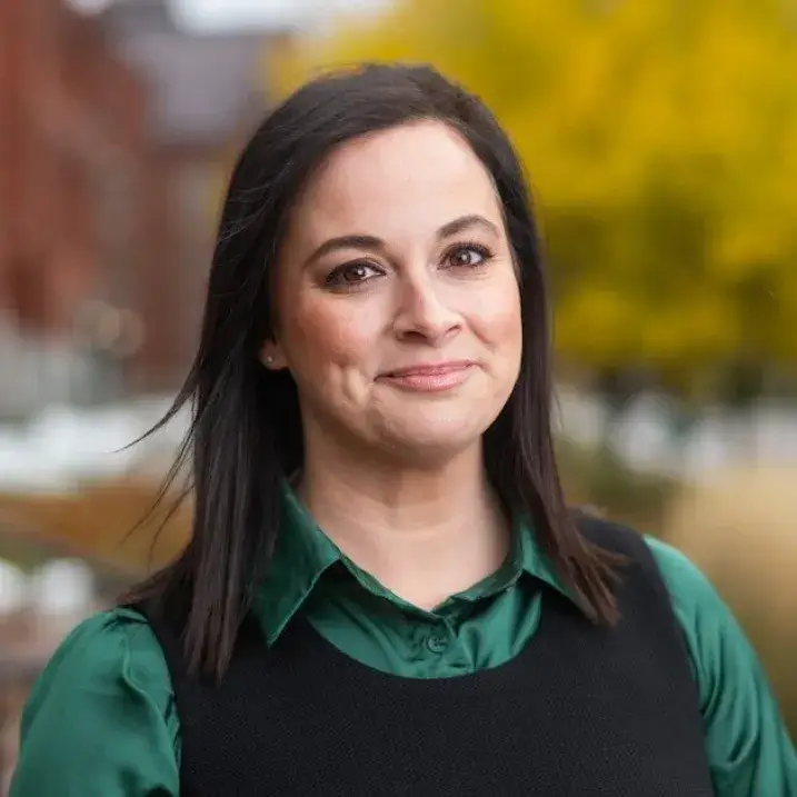 headshot of Lauren Griswold