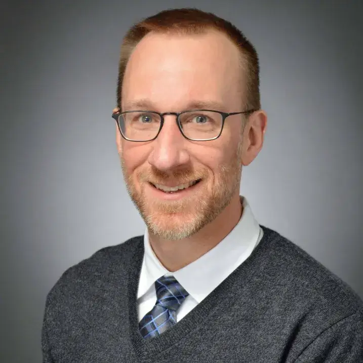 Michael Toth headshot