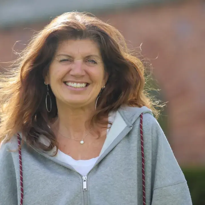 Jen Savas  Headshot