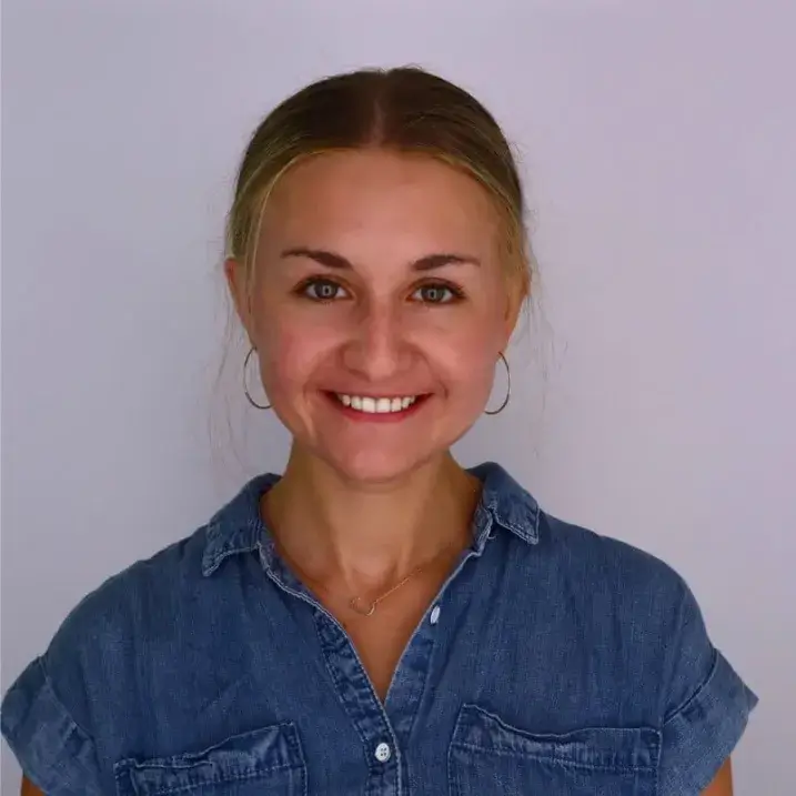Head and shoulders photo of Christina Cardona