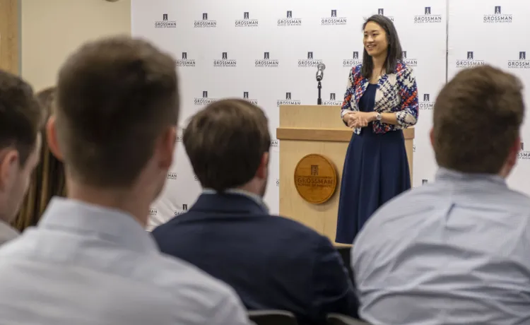 Anita Chen addresses SI-MBA students