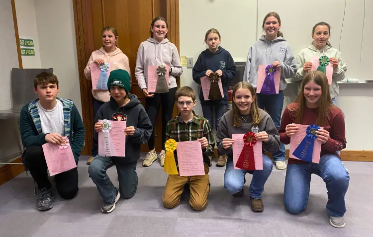 4-H'ers displaying ribbons