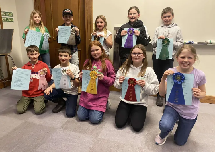4-H'ers displaying ribbons