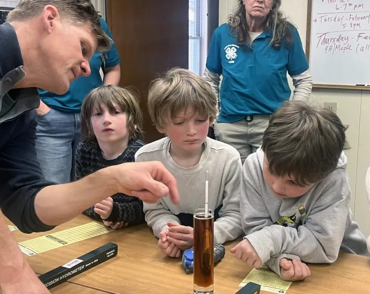 4-h'ers experimenting with maple syrup