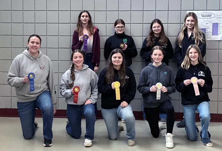 group of 4-H'ers holding ribbons