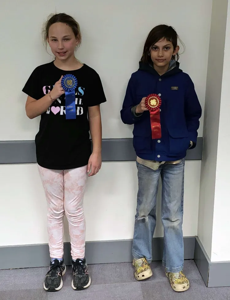 2 kids holding ribbons