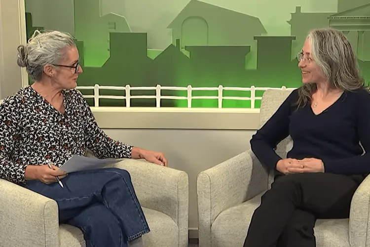 2 people talking on a TV program set