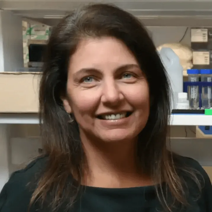 Julie Dragon headshot 2025