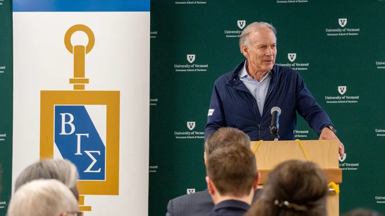 Kurt Hall '82 speaks to students and faculty