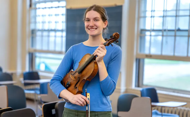 Graduating senior Alli Cooper-Ellis is a Statistics major with a minor in Music from West Chesterfield, New Hampshire.