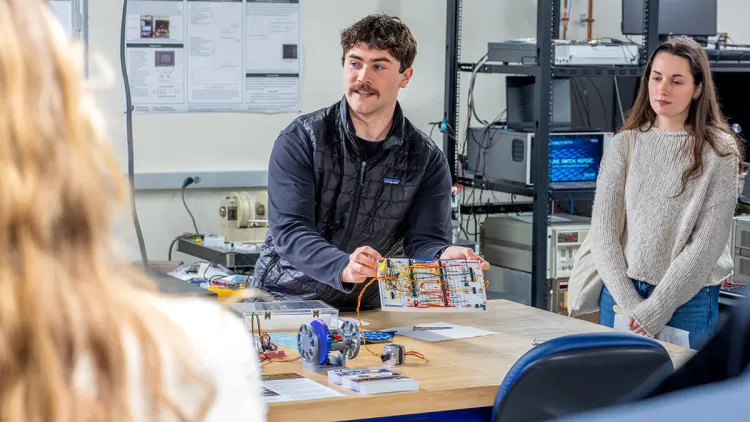 Ryan provides a lab tour for visiting families during a UVM admitted student visit day.