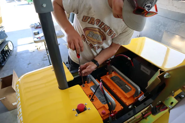 securing batteries into robot