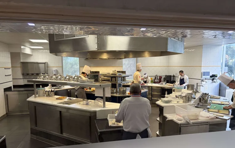 wide angle shot of an Institut Lyfe kitchen