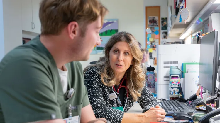 2 doctors conferring
