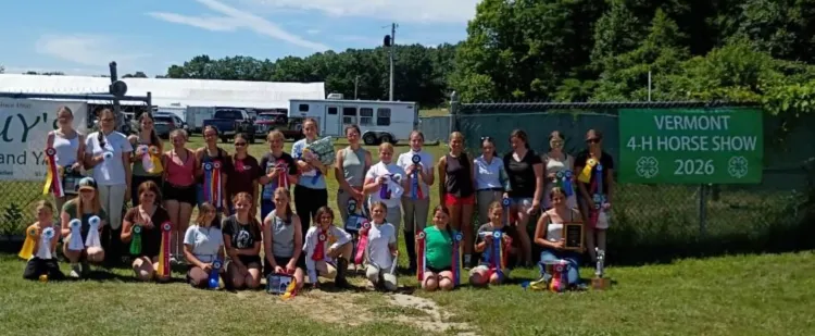 a group photo of 4-h'ers outside the vermont horse show