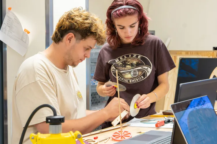 Students work together in the fabrication lab